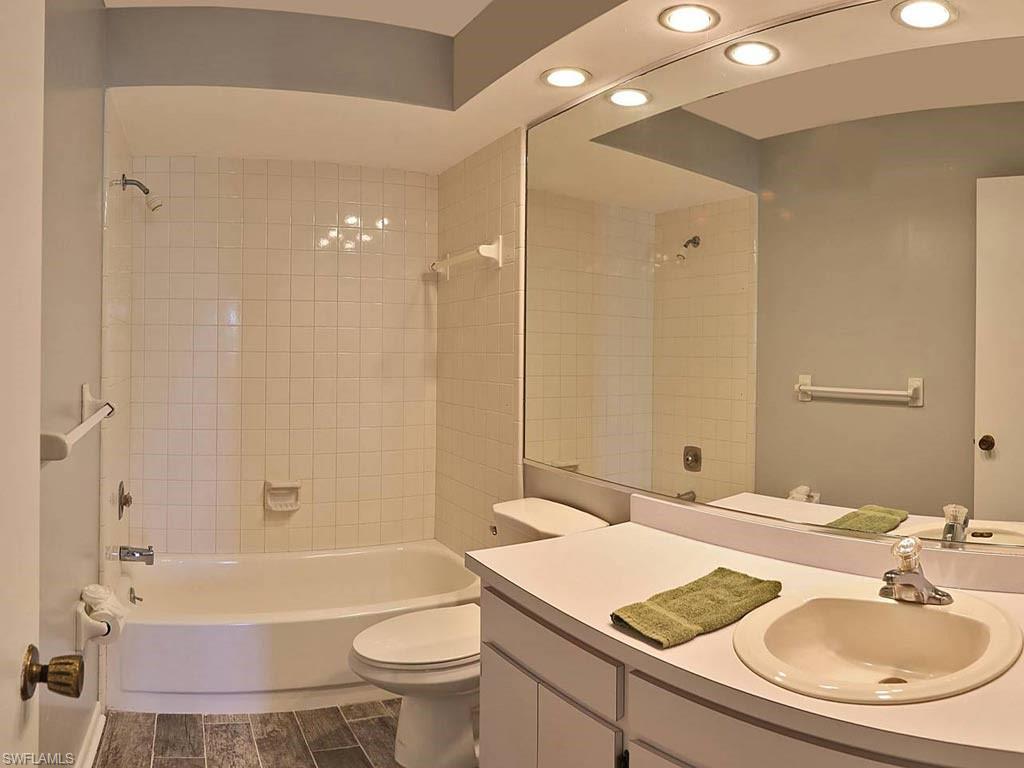 COUNTRY CLUB ESTATES - Residential