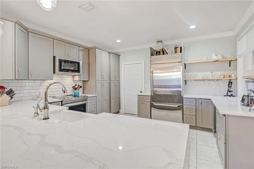 COLONNADE AT FORUM - Residential