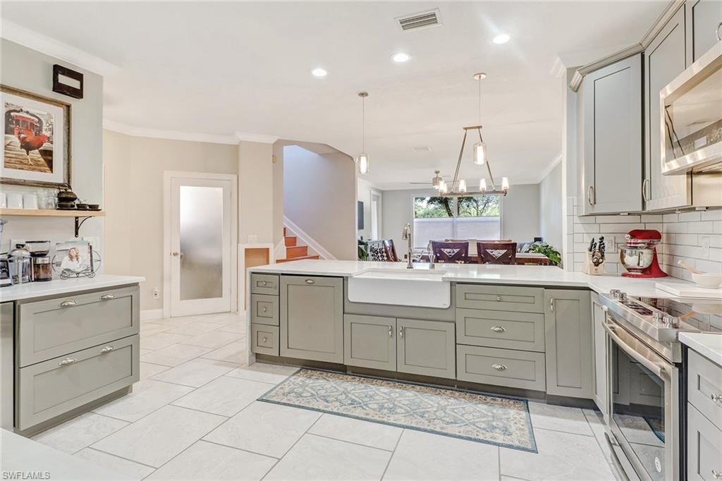 COLONNADE AT FORUM - Residential