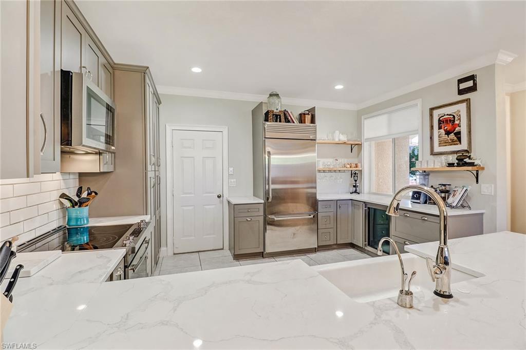 COLONNADE AT FORUM - Residential