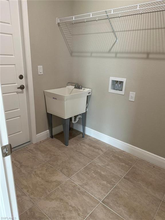 LABELLE ESTATES - Residential