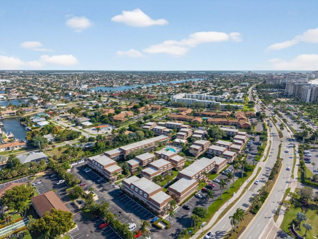 ISLAND MANOR APTS - Residential