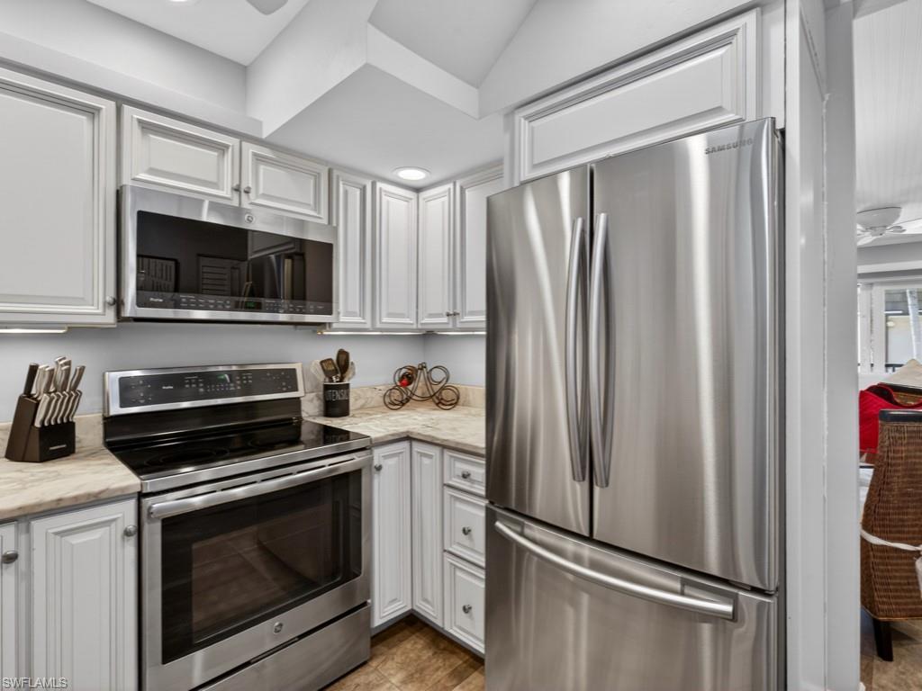 ISLAND MANOR APTS - Residential