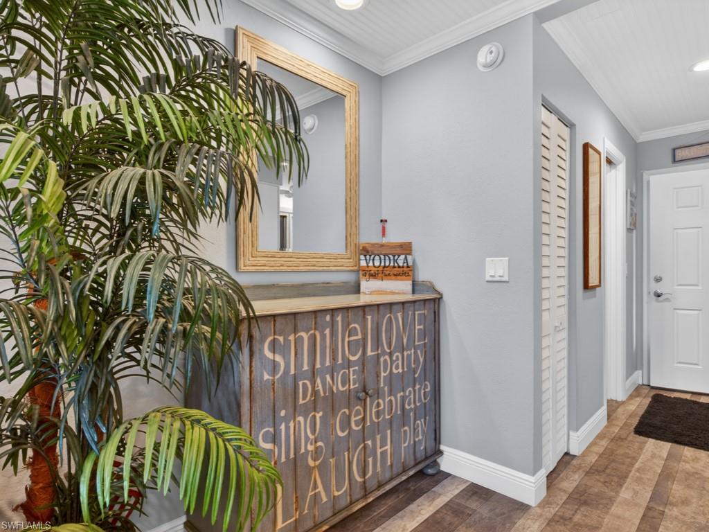 ISLAND MANOR APTS - Residential