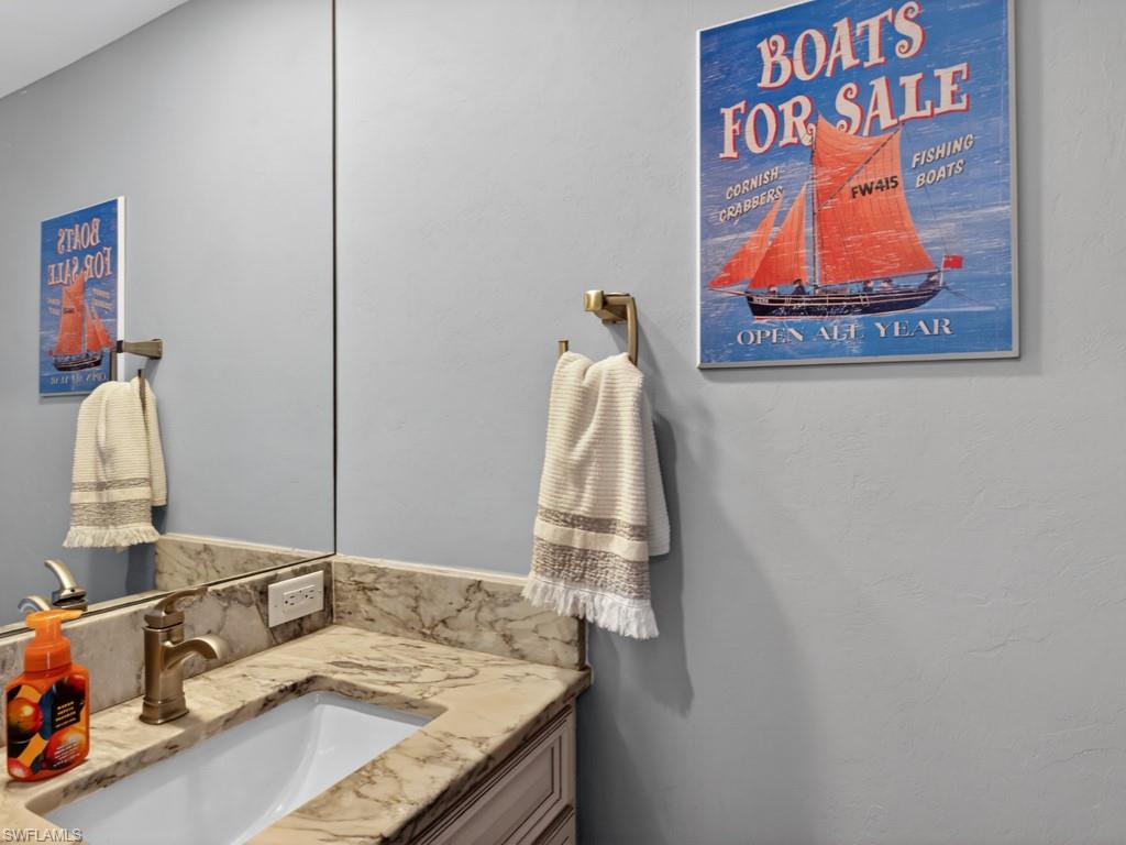 ISLAND MANOR APTS - Residential