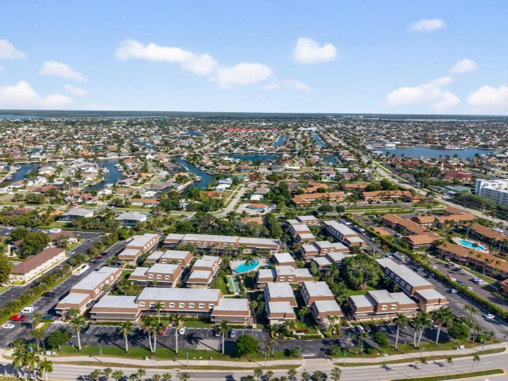 ISLAND MANOR APTS - Residential