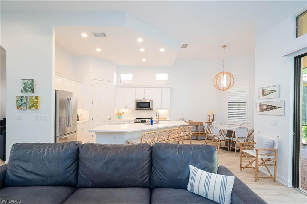8227 Provencia CT