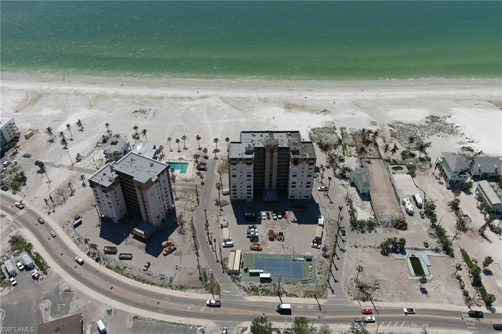 CAPER BEACH CLUB - Residential