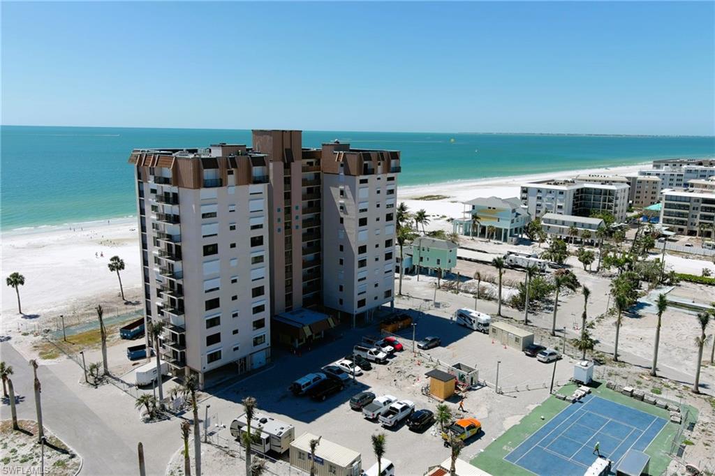 CAPER BEACH CLUB - Residential