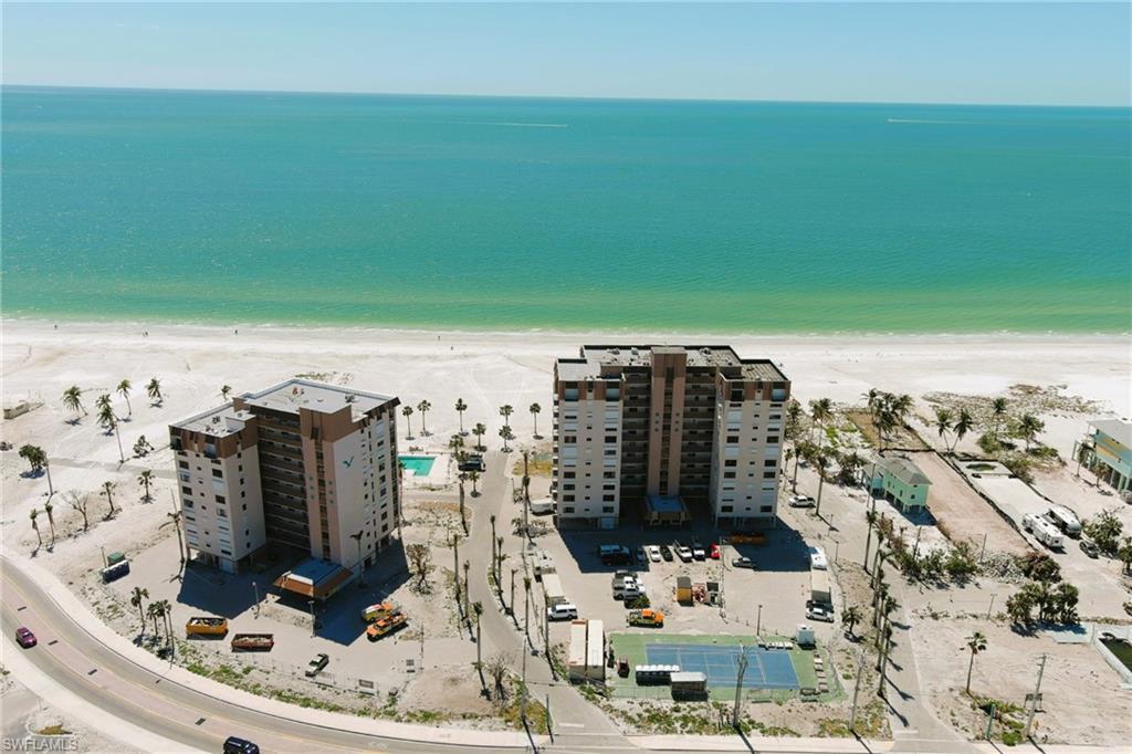 CAPER BEACH CLUB - Residential