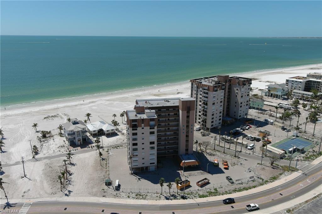 CAPER BEACH CLUB - Residential