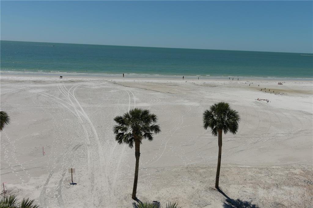 CAPER BEACH CLUB - Residential