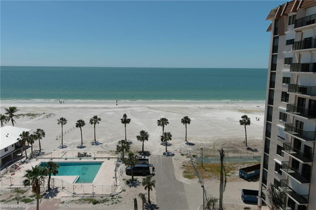 CAPER BEACH CLUB - Residential