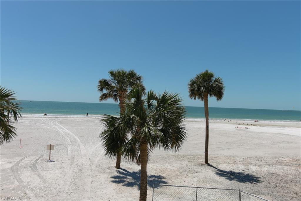 CAPER BEACH CLUB - Residential