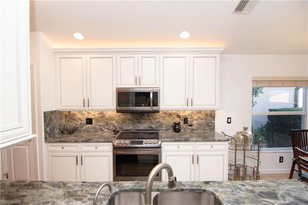 MAJESTIC POINTE - Residential