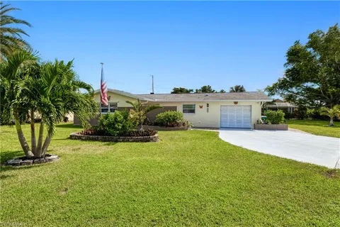 202 SE 46th Ln, Cape Coral, FL 33904 - #: 224079419