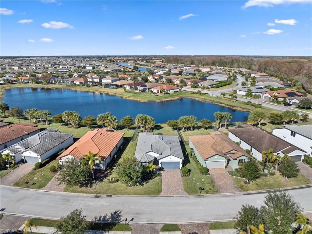 HAMPTON LAKES - Residential