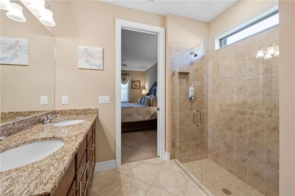 HAMPTON LAKES - Residential