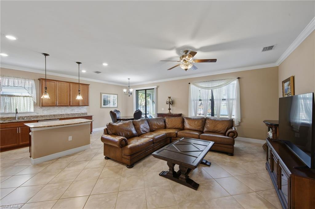 HAMPTON LAKES - Residential