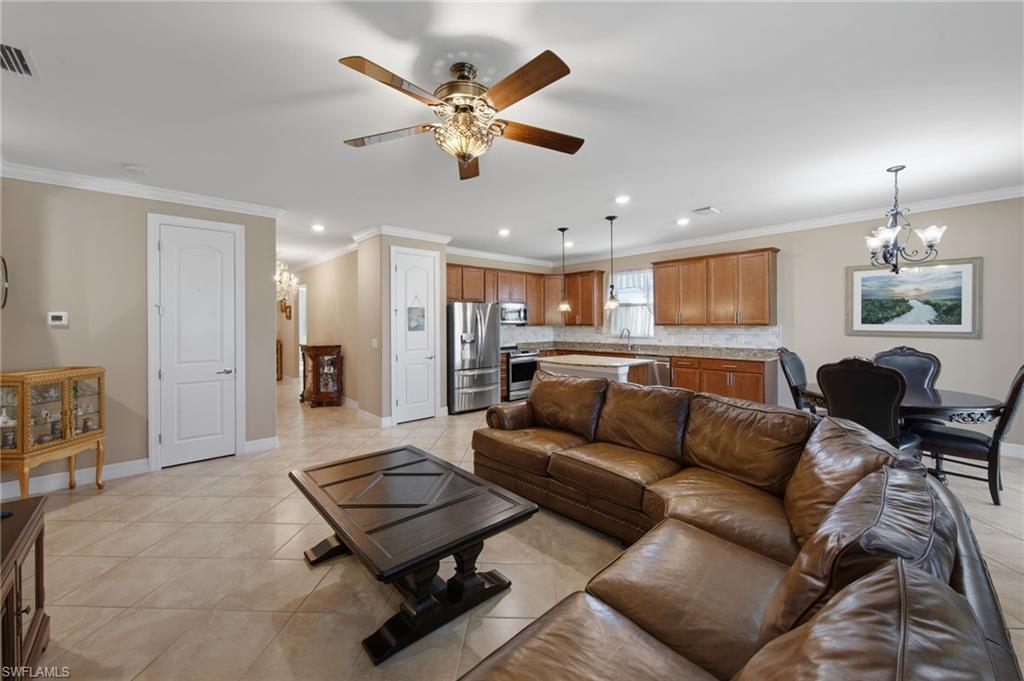 HAMPTON LAKES - Residential