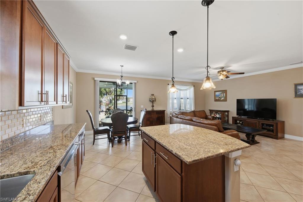 HAMPTON LAKES - Residential