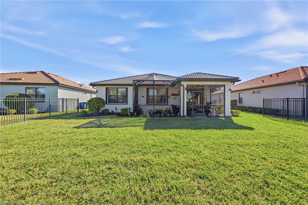 HAMPTON LAKES - Residential