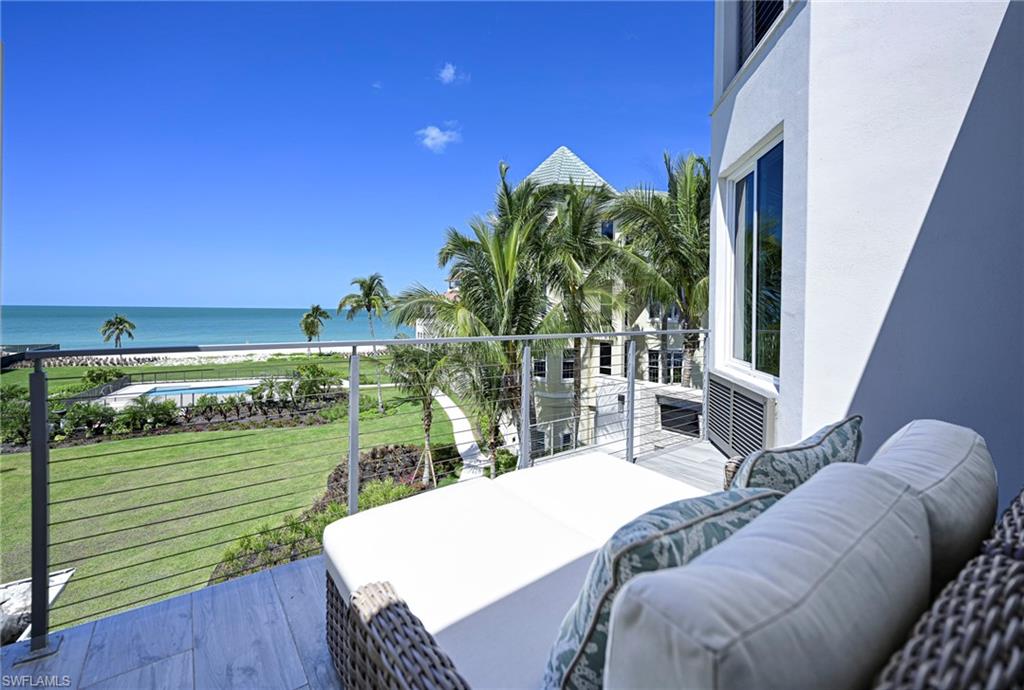 BAREFOOT BEACH - Residential