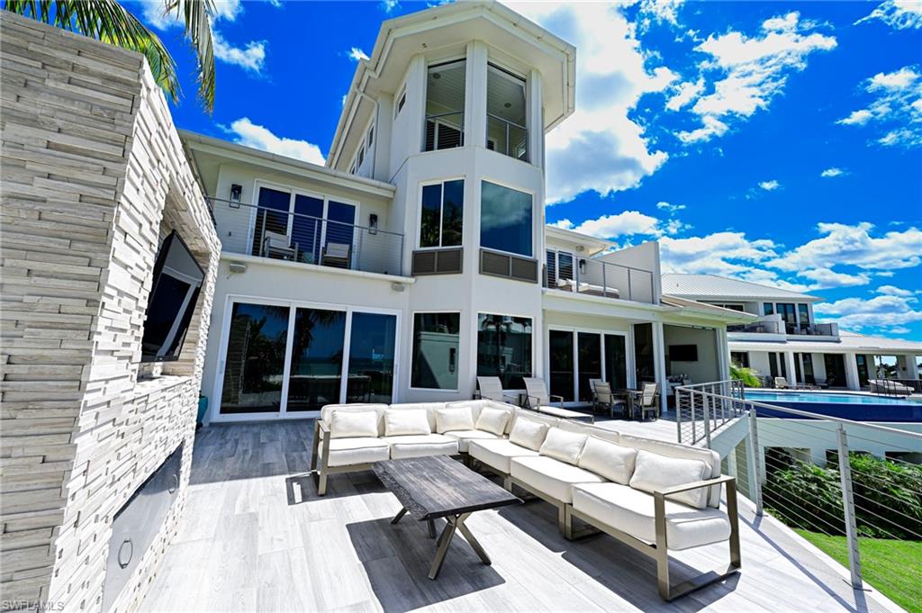 BAREFOOT BEACH - Residential