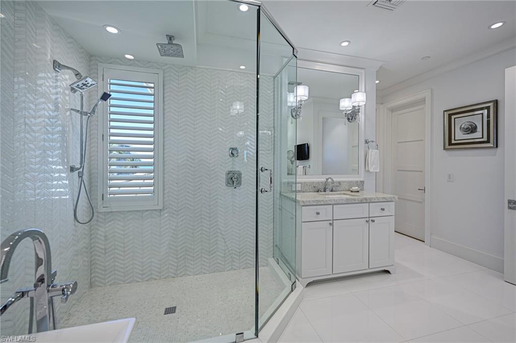 BAREFOOT BEACH - Residential