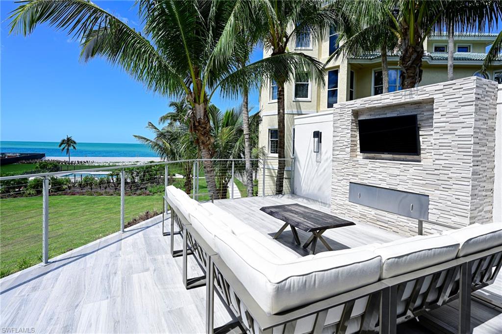 BAREFOOT BEACH - Residential