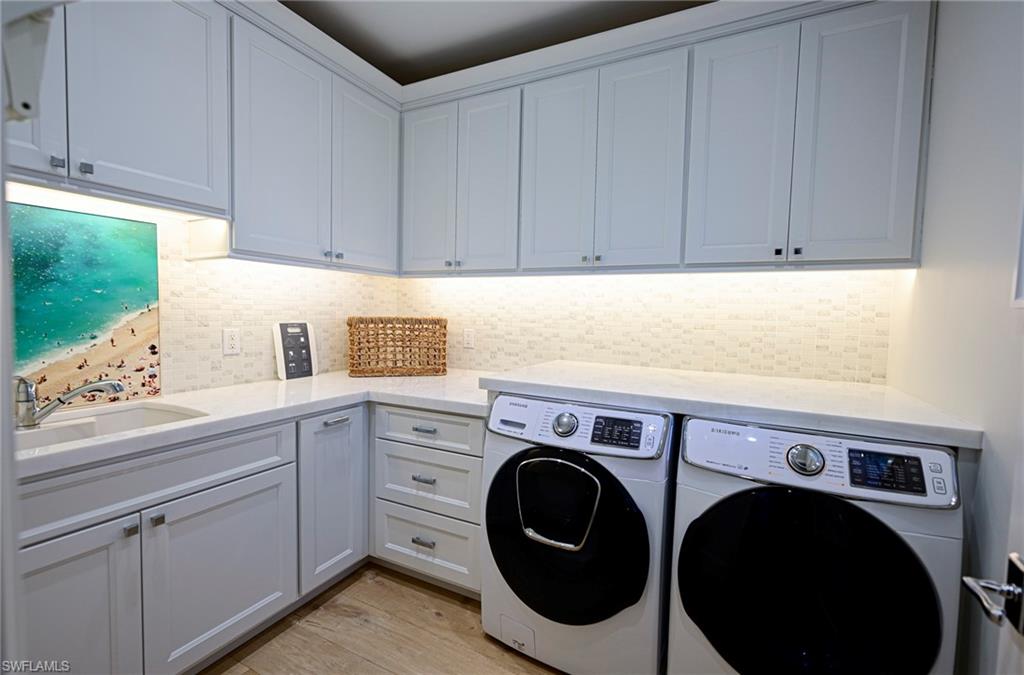 BAREFOOT BEACH - Residential