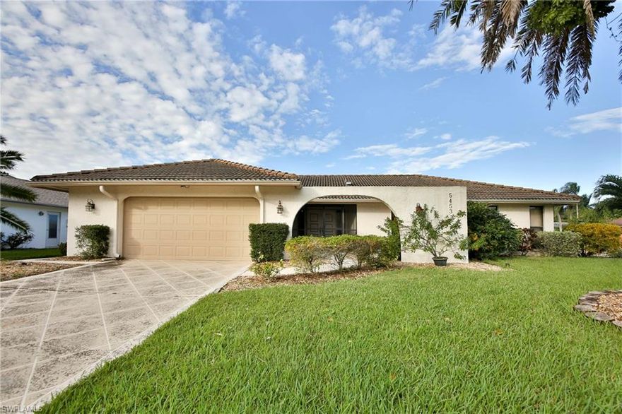 This home is located in the sought-after Whiskey Creek Club Estates. Spacious western exposure pool home on an oversized corner lot. Nice, quiet, family-friendly neighborhood, very low traffic area. This home has four bedrooms and three full baths. It also includes two separate living areas and a formal dining room. The kitchen has a pass through window to the large lanai and pool area, which is great for entertaining and will have plenty of sun from the western exposure.  You can enjoy the sunsets right from your back lanai. Tile roof replaced in 2005, mature landscaping, sprinkler system and much more. The Par 3 Whiskey Creek Country Club is just minutes from your front door. This home is centrally located and minutes away from beaches, shopping, dining, hospital, theaters and schools. Original owner! Call for your private showing today.Motivated Seller.***VIRTUAL TOUR ATTACHED***