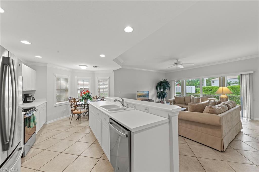 CARRIAGE HOMES AT WOODS EDGE - Residential Lease