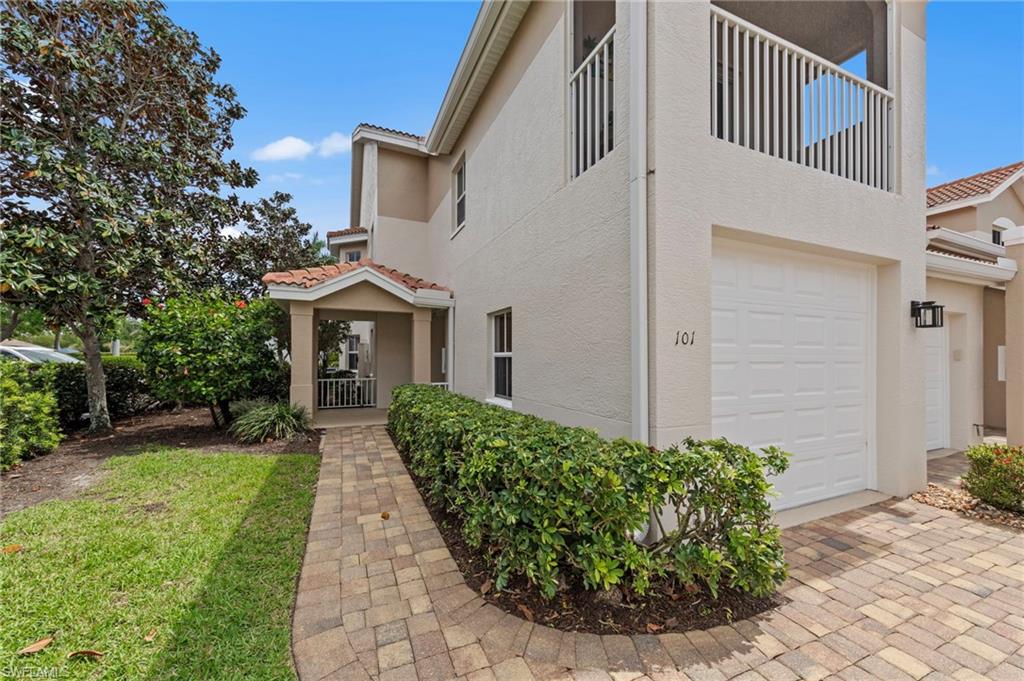 CARRIAGE HOMES AT WOODS EDGE - Residential Lease