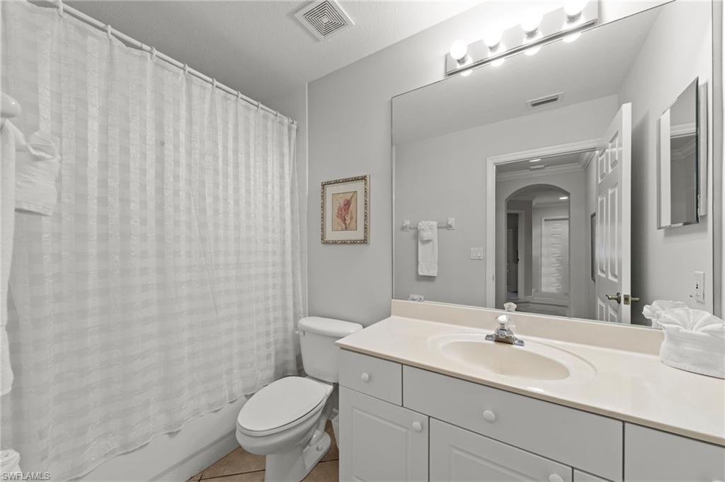 CARRIAGE HOMES AT WOODS EDGE - Residential Lease