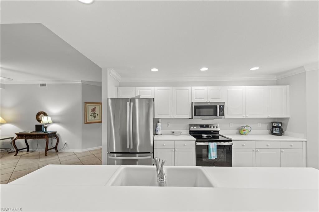 CARRIAGE HOMES AT WOODS EDGE - Residential Lease