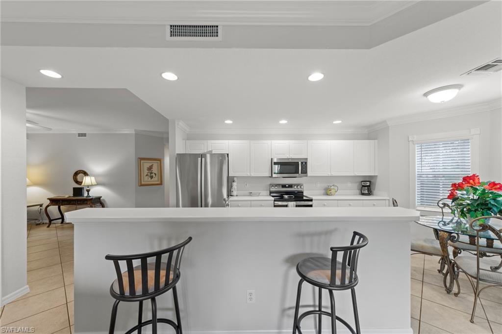 CARRIAGE HOMES AT WOODS EDGE - Residential Lease