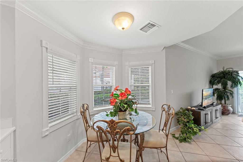 CARRIAGE HOMES AT WOODS EDGE - Residential Lease