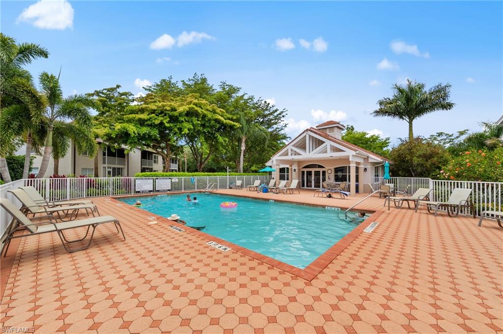 CARRIAGE HOMES AT WOODS EDGE - Residential Lease