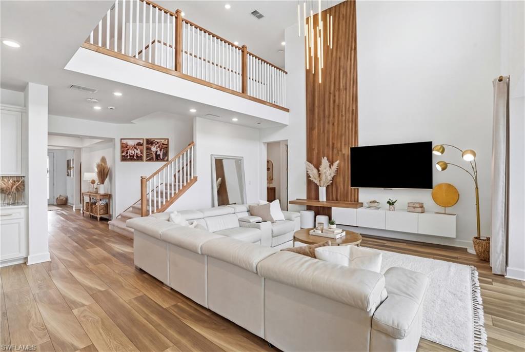 NORTHRIDGE - Residential