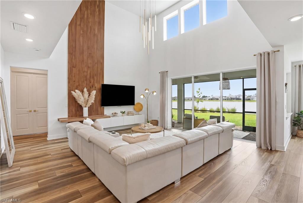 NORTHRIDGE - Residential