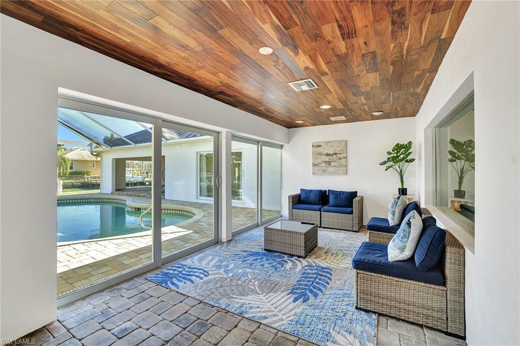 MARCO BEACH - Residential