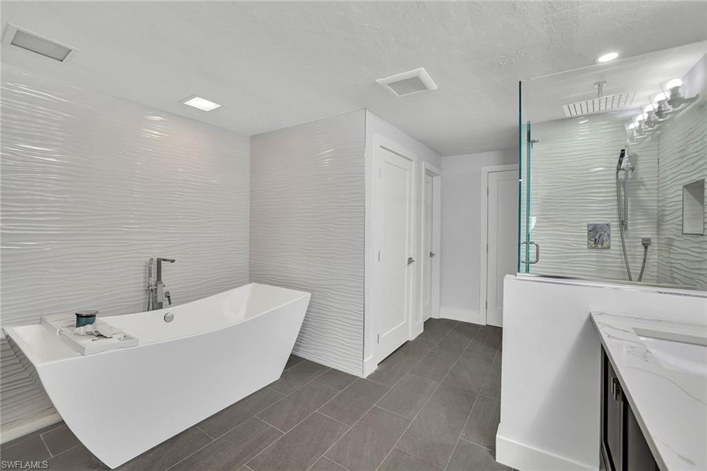 MARCO BEACH - Residential