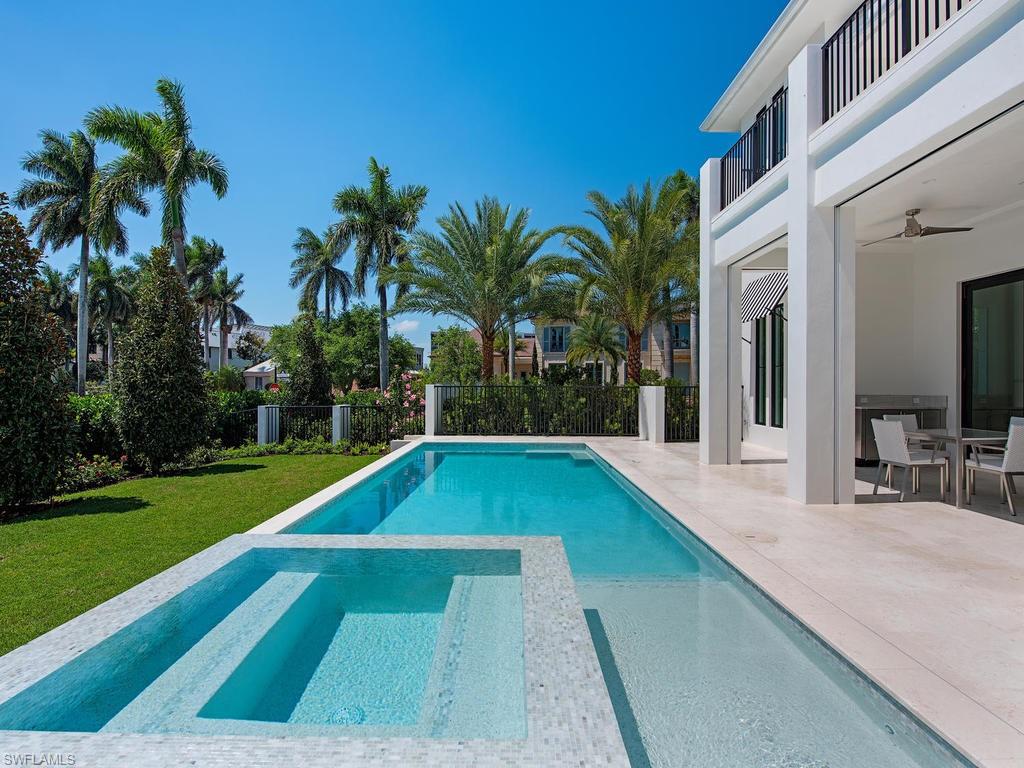 MOORINGS - Residential