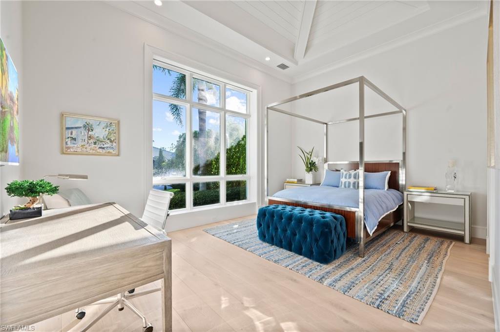 MOORINGS - Residential