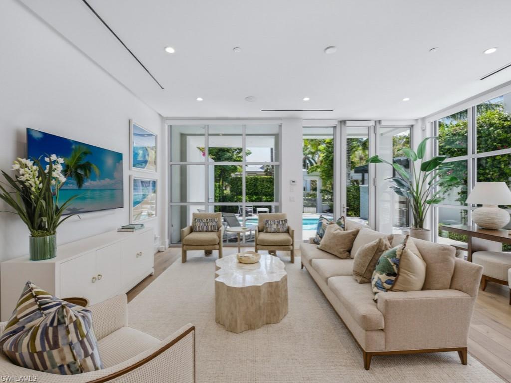 BANYAN CORNERS - Residential