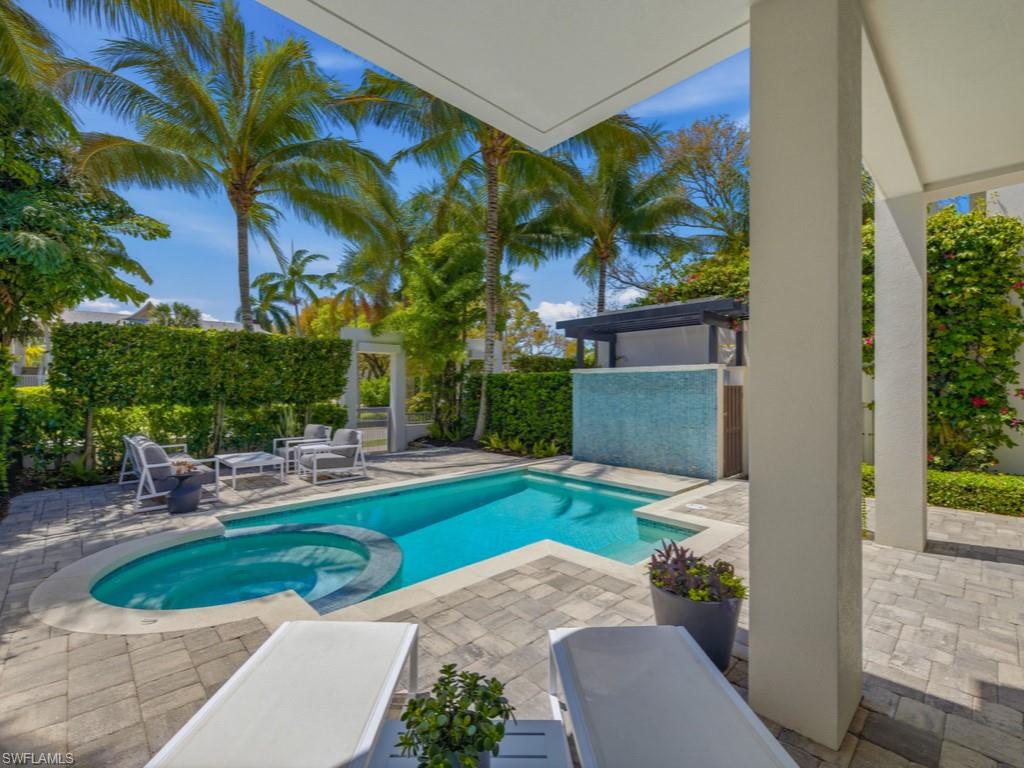 BANYAN CORNERS - Residential