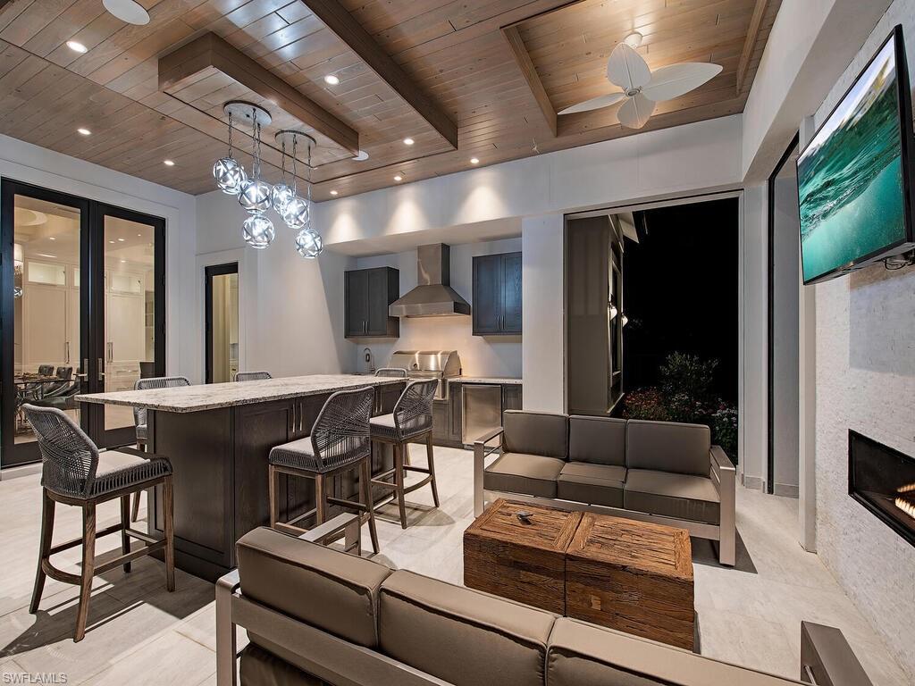 PELICAN BAY WOODS - Residential