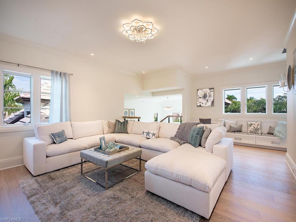 PELICAN BAY WOODS - Residential