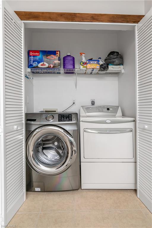 PALM LAKES - Residential